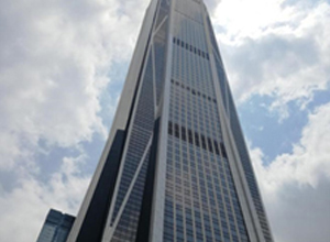 深圳平安金融大厦顶楼玻璃装饰工程
